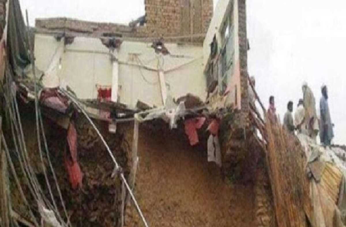 पाकिस्तान में छत ढहने से 9 लोगों की मौत